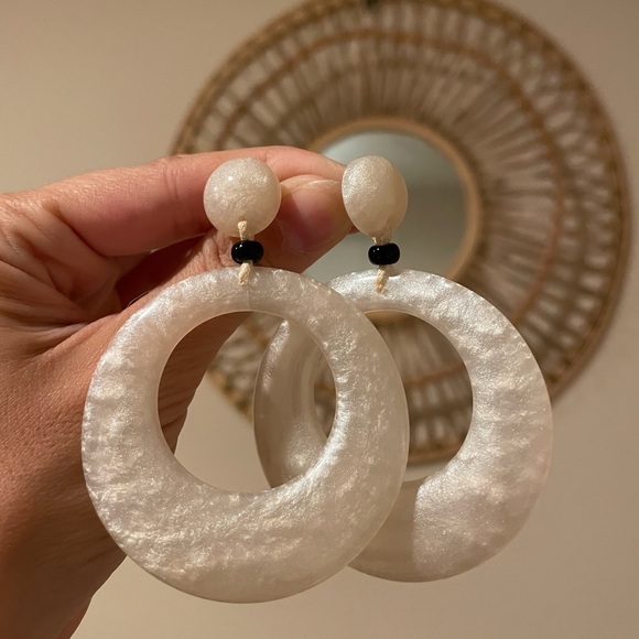 CLOSING SALE! Brazilian earrings - Picture 2 of 4